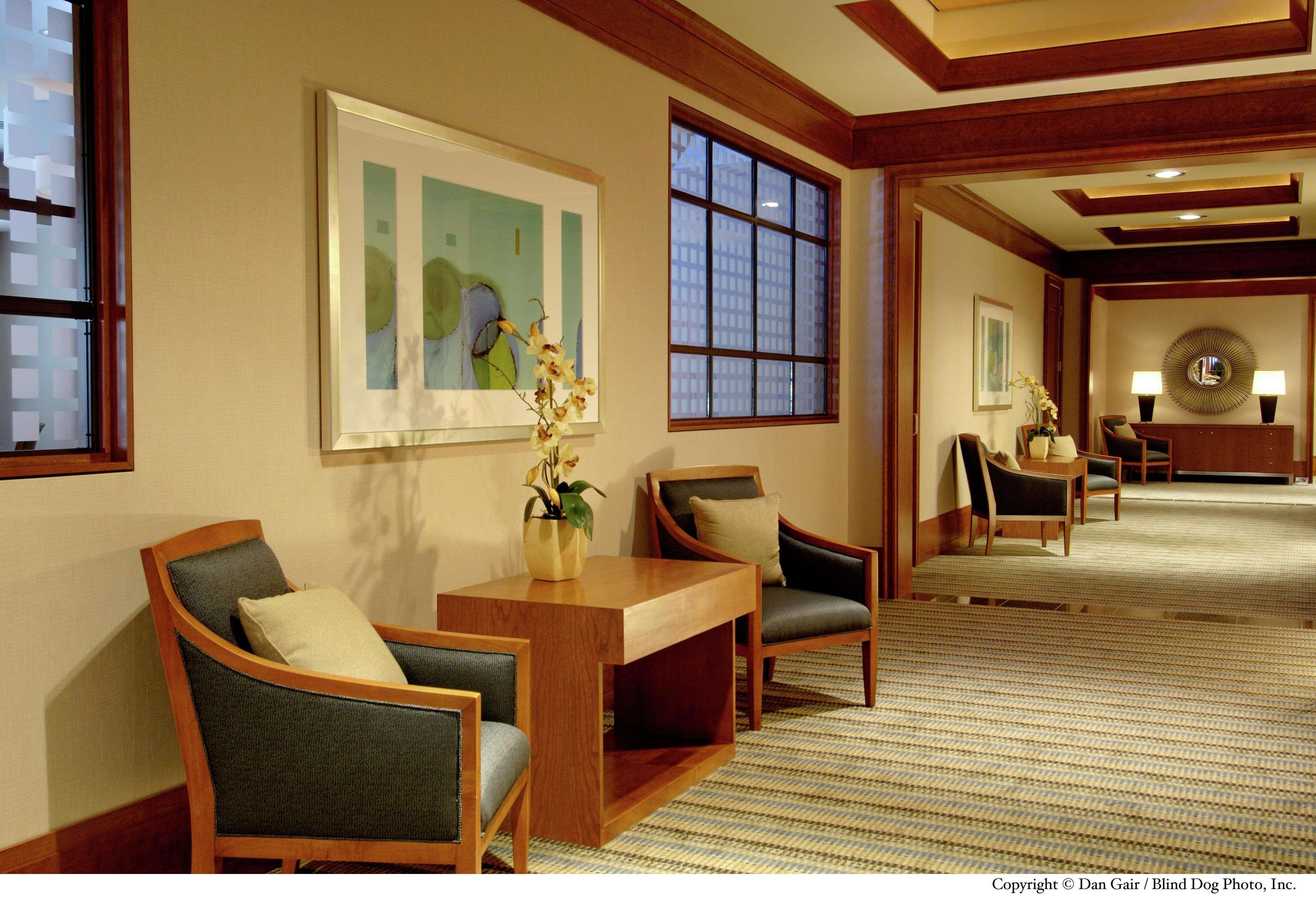 Hilton Garden Inn Portsmouth Downtown Интерьер фото