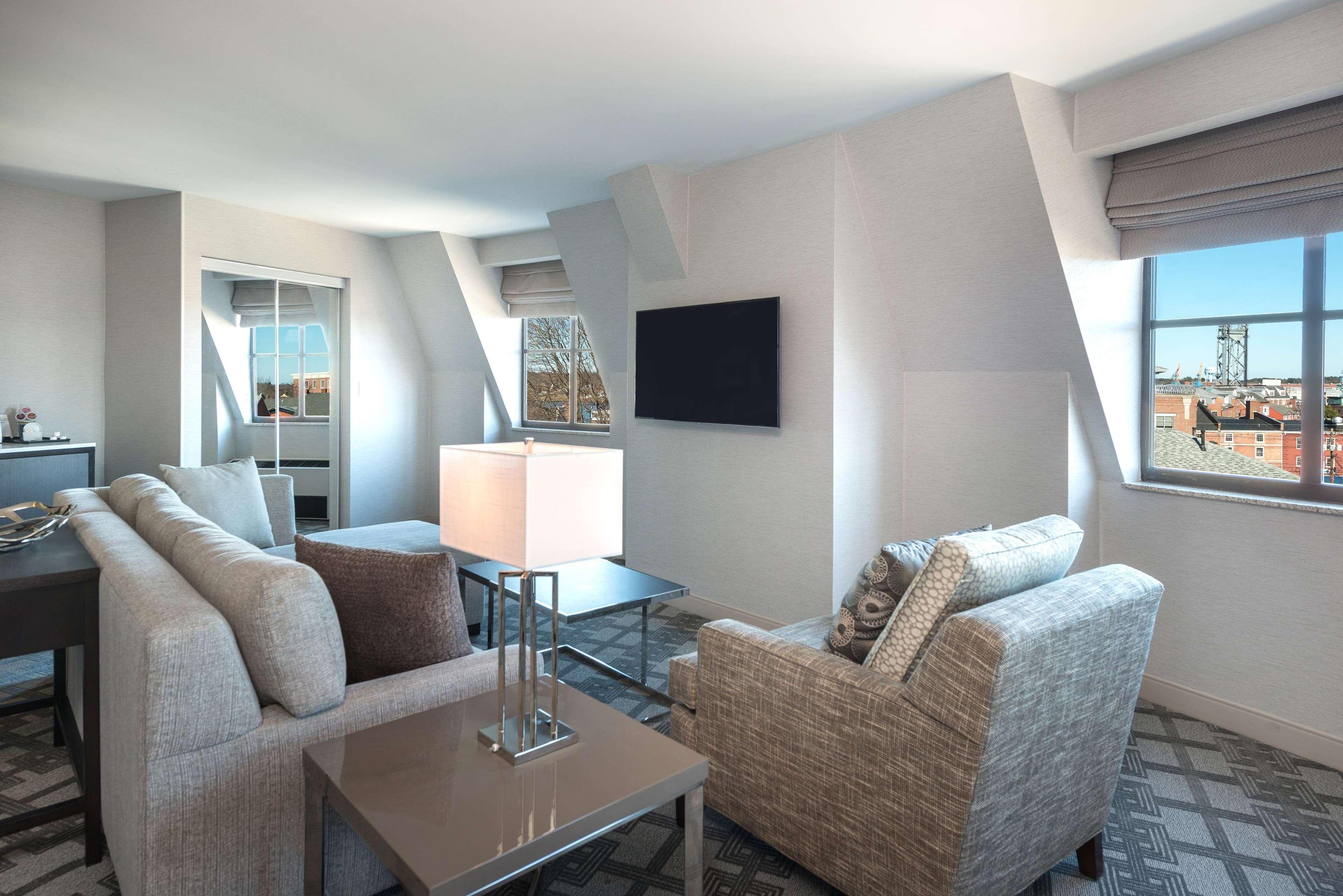 Hilton Garden Inn Portsmouth Downtown Экстерьер фото