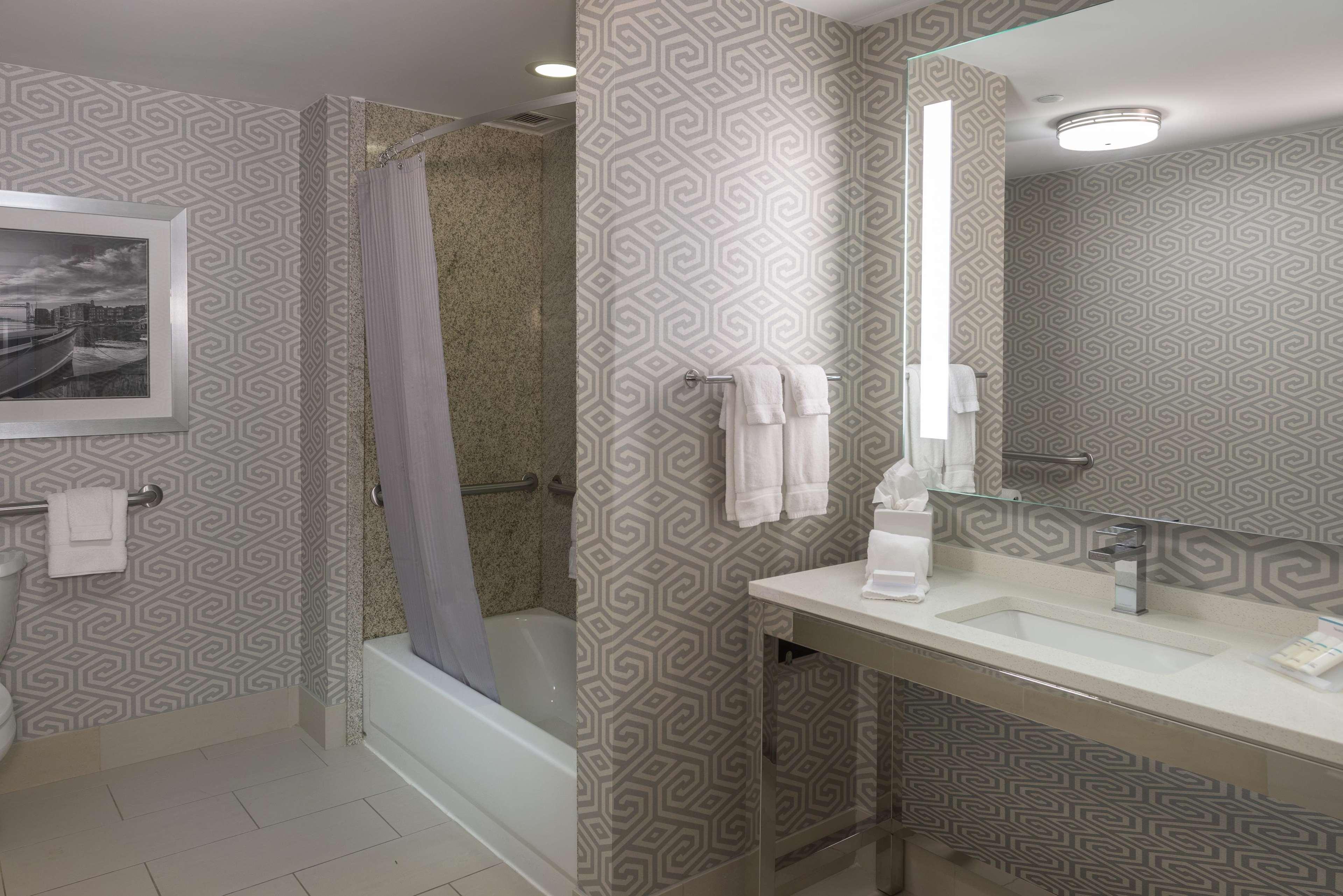Hilton Garden Inn Portsmouth Downtown Экстерьер фото
