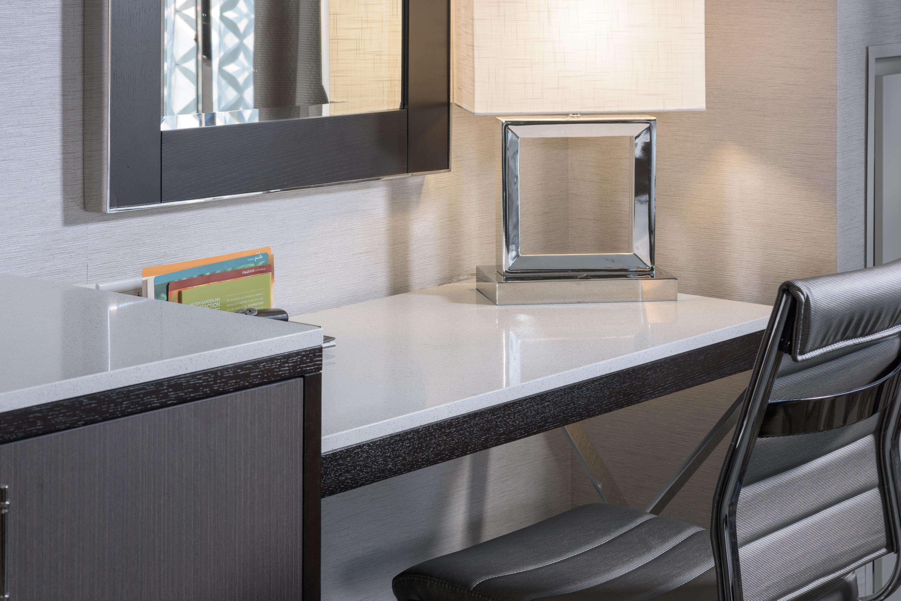 Hilton Garden Inn Portsmouth Downtown Экстерьер фото