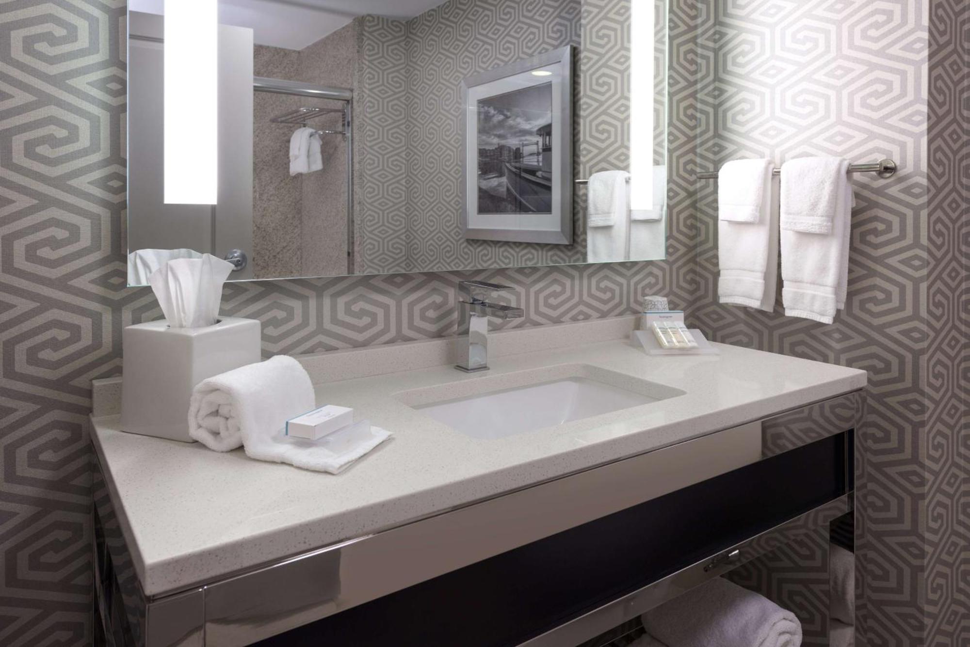 Hilton Garden Inn Portsmouth Downtown Экстерьер фото