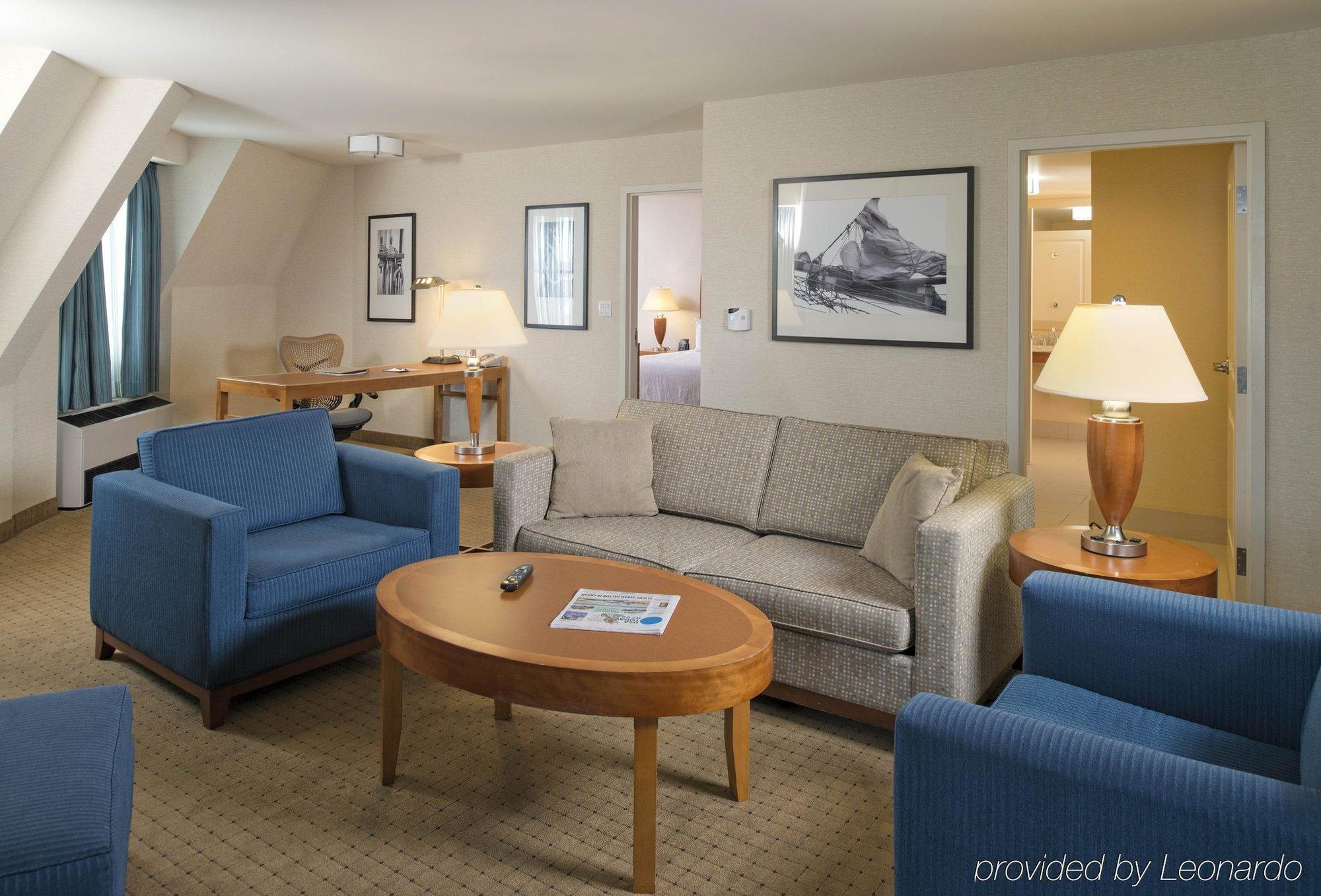 Hilton Garden Inn Portsmouth Downtown Экстерьер фото