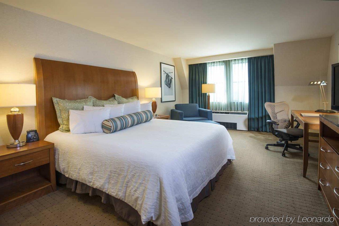 Hilton Garden Inn Portsmouth Downtown Экстерьер фото